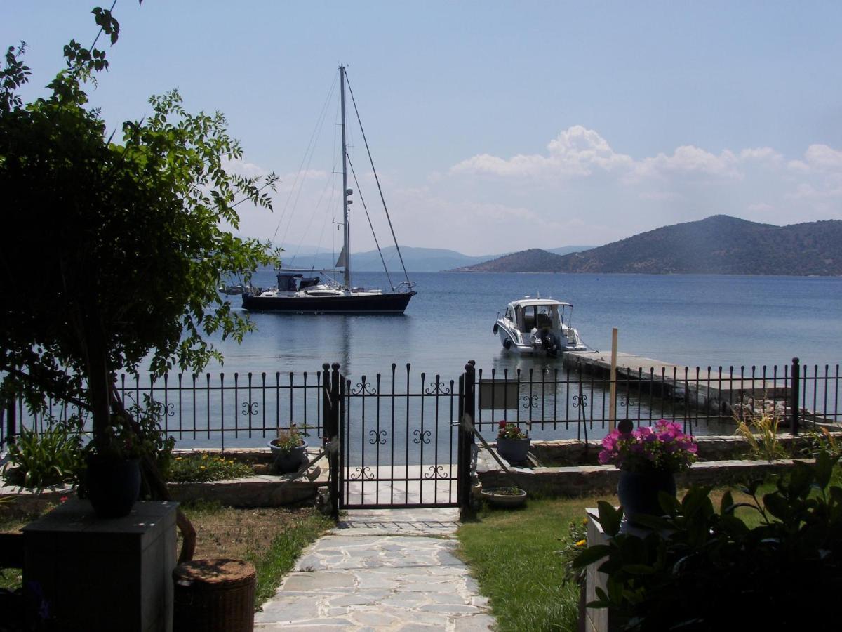 Blue Dreams Guest House Almiropótamos Екстериор снимка